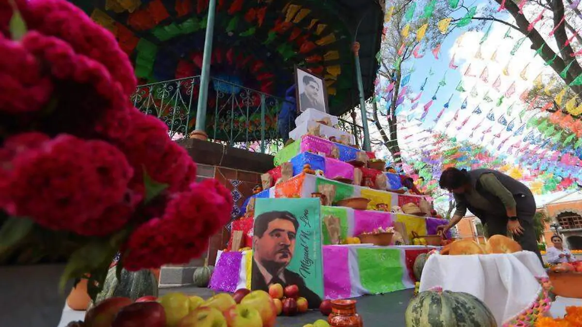 Ofrenda Miguel N. Lira (2)